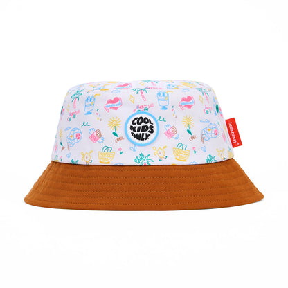Chapéu bucket infantil branco com padrão de viagem, estampado colorido e rebordo castanho Hello Hossy