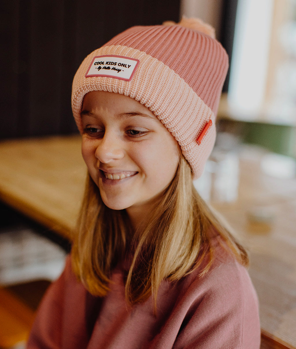 Gorro para crianças Color Block Blush, com pompom, forro polar, algodão orgânico, desde os 9 meses, Cool Kids Only !