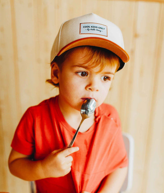 Boné para crianças Mini Bege, pala curva, 100% algodão orgânico, certificado Oeko-Tex, desde os 9 meses, Cool Kids Only!