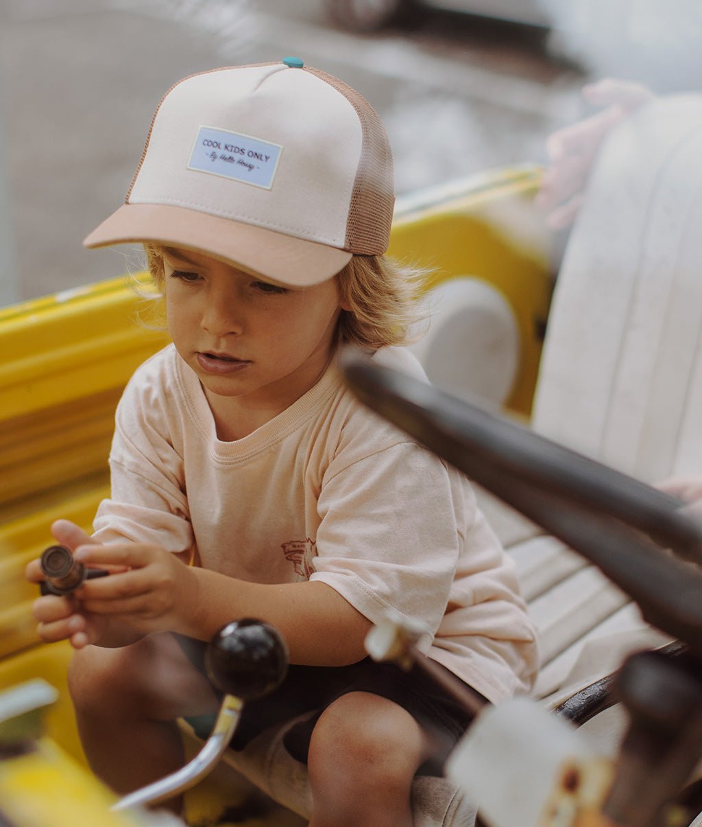 Boné para crianças Mini Iced Coffee, estilo Trucker, ecorresponsável, certificado Oeko-Tex, desde os 9 meses, Cool Kids Only!