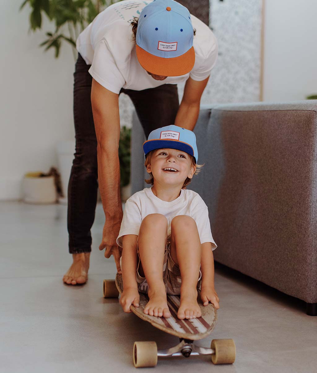Boné pais e filhos Mini Jean, pala reta, matchy-matchy, 100% algodão orgânico, a partir dos 9 meses, Cool Kids Only!