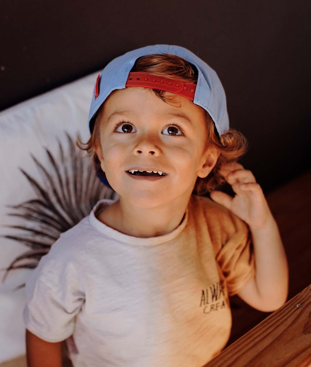 Boné para crianças Mini Jean, pala reta, 100% algodão orgânico, certificado Oeko-Tex, a partir dos 9 meses, Cool Kids Only !